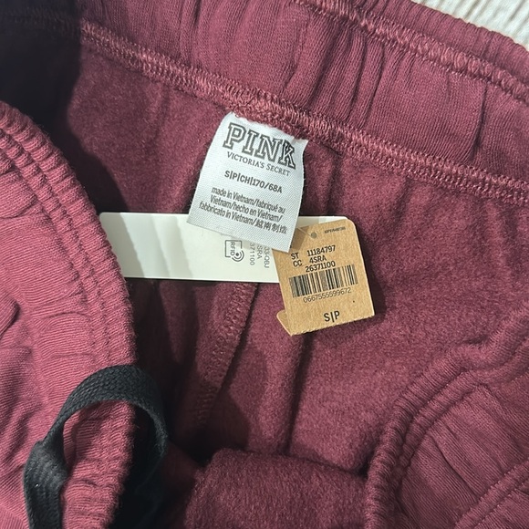PINK BY VICTORIA’S SECRET FLEECE RELAXED SWEATPANTS RICH MAROON SCRIPT LOGO - Picture 11 of 13